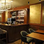 Mom'art Hotel 4*