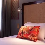Mom'art Hotel