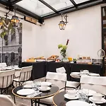 Mom'art Hotel Paris