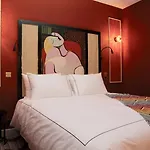 Mom'art Hotel 4*