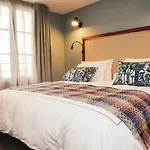 Mom'art Hotel 4*