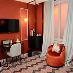 Mom'art Hotel
