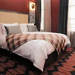 Mom'art 4* Paris