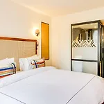 Mom'art Hotel