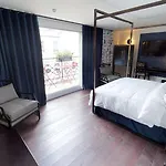 Mom'art Hotel Paris