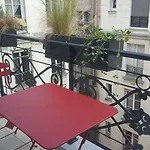 Mom'art Hotel 4*