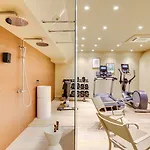 Mom'art Hotel 4*