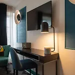 Mom'art 4* Paris
