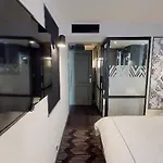 Mom'art Hotel