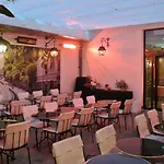 Mom'art Hotel 4*