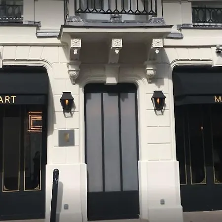 Отель Mom'art 4*