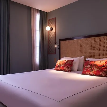 Mom'art Hotel
