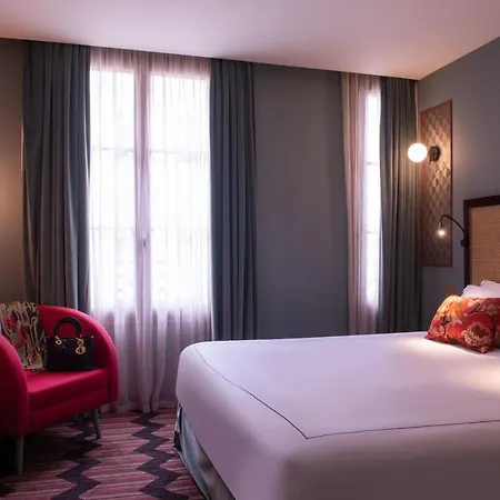 Hotel Mom'art 4*