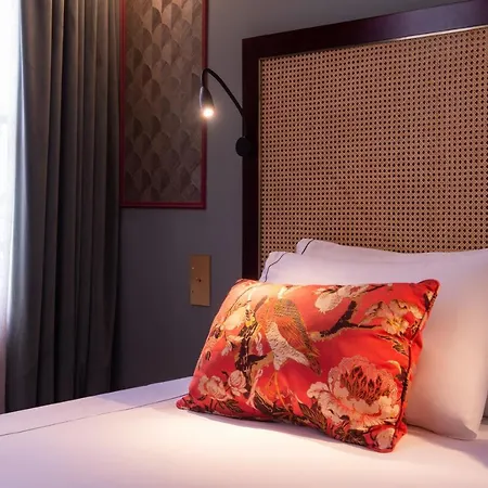 Mom'art Hotel