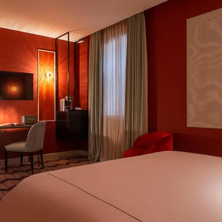 Hotel Mom'art 4*