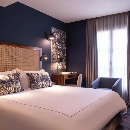 Hotel Mom'art 4*