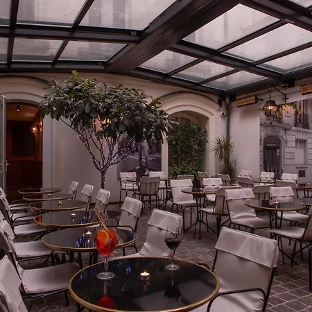 Отель Mom'art 4*