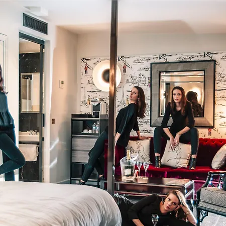 Отель Mom'art 4*