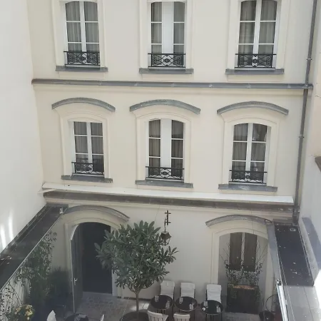 Mom'art Hotel