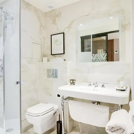 Mom'art Hotel 4*