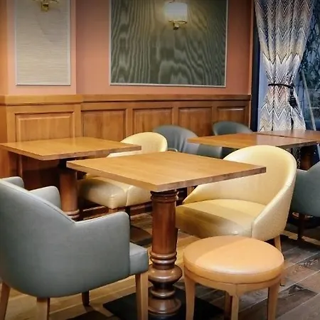 Hotel Mom'art Paryż