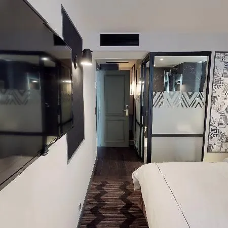 Mom'art Hotel