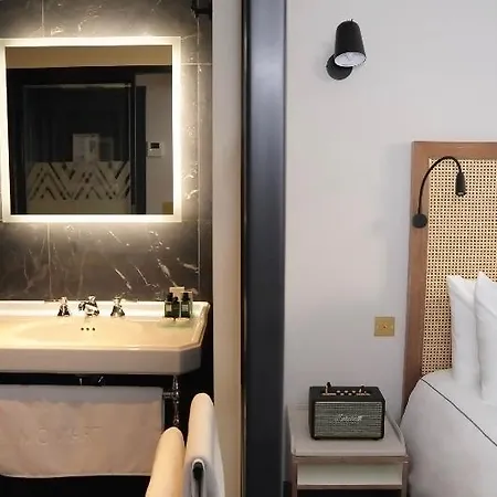 Hotel Mom'art Paryż