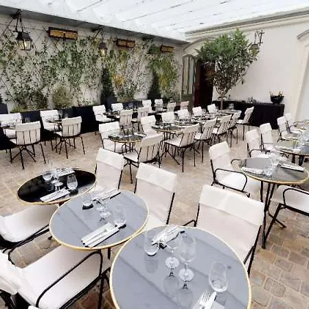 Hotel Mom'art Paryż
